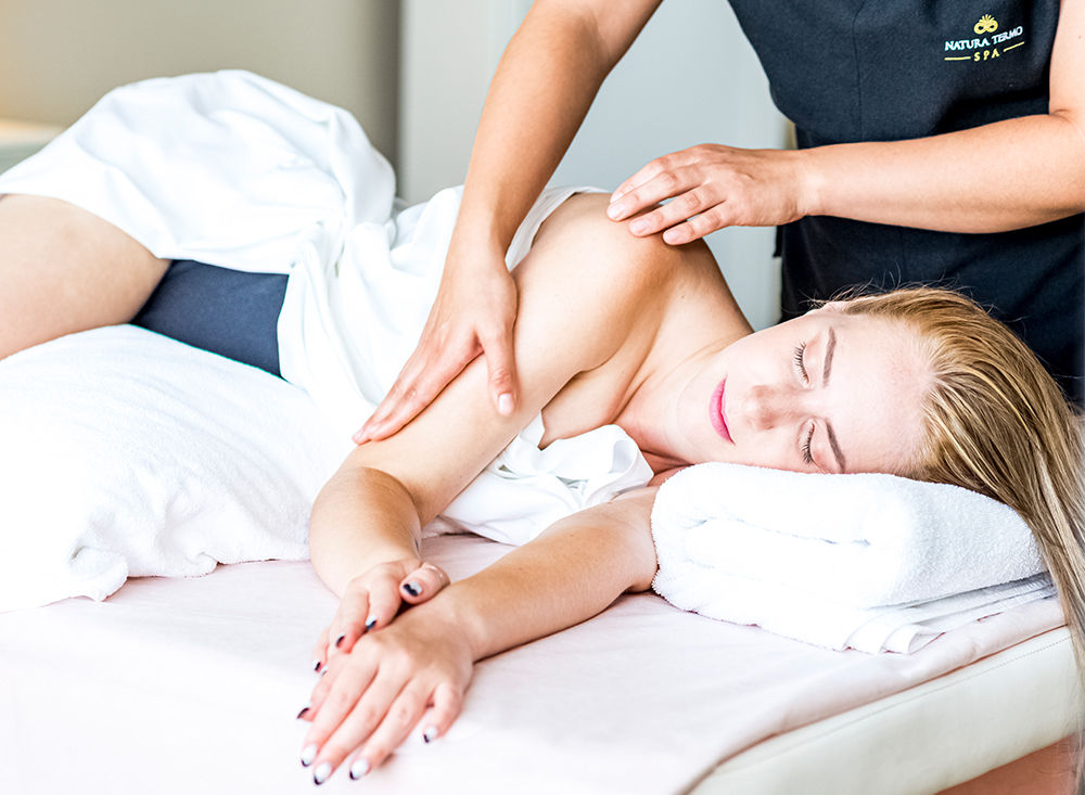 Medical back massage - Natura Termo SPA